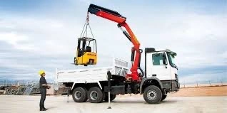 Grue auxiliaire de chargement poste de commande embarqué, option télécommande